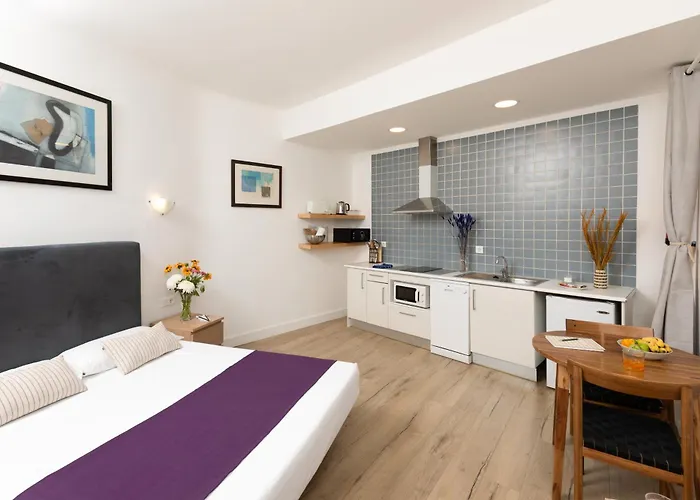 Mayerling Bisbe Urquinaona Apartment